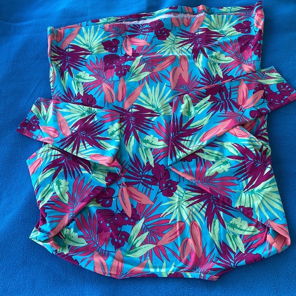 Lands’ End Rash Guard Long Sleeve Tee Shirt NWT - Picture 2 of 7